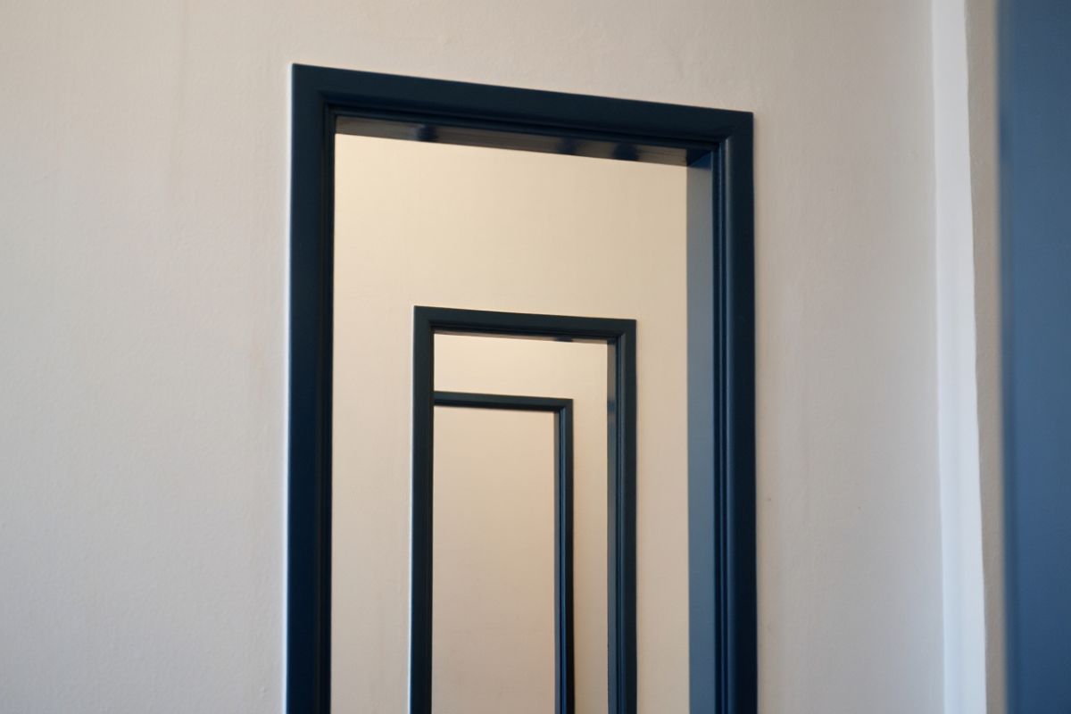 Encadrement porte technique noir