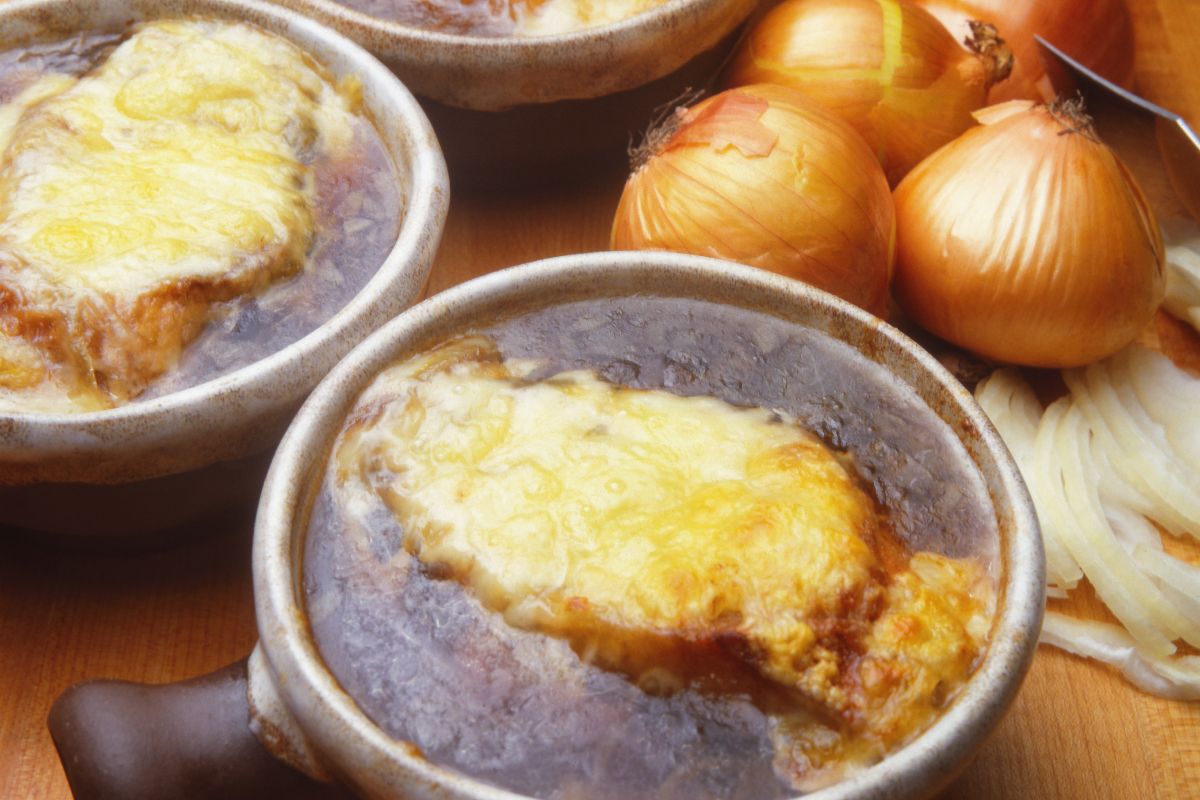 La soupe à l’oignon gratinée à l’ancienne