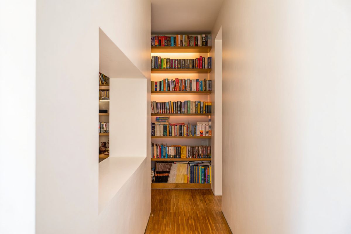 Niche murale dans un couloir